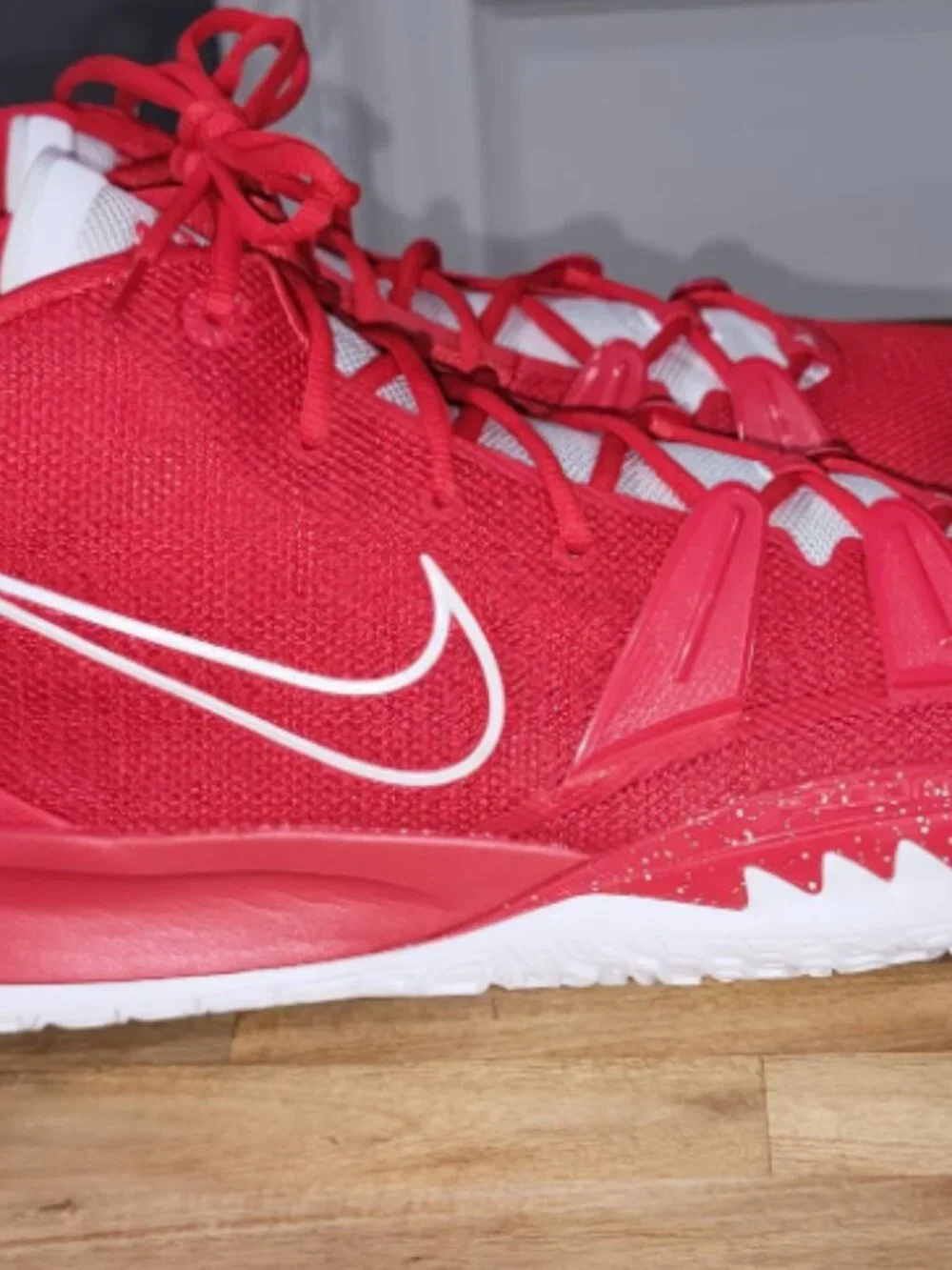 Nike kyrie red